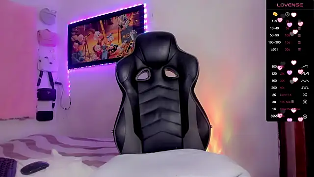 Snapshot of AndreaSweet_ chatting on October 15, 12:32 am AndreaSweet  online show from October 15, 12:32 am