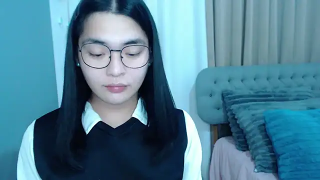 Snapshot of zhaviahale21 chatting on October 23, 1:37 pm zhaviahale21 online show from October 23, 1:37 pm