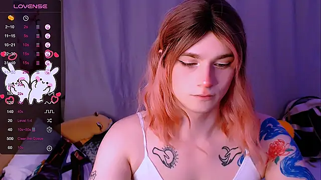 Snapshot of Alice_Hells chatting on October 25, 7:58 am Alice Hells online show from October 25, 7:58 am