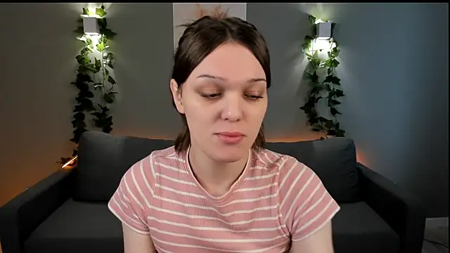 emiliarouds online show from December 3, 11:07 am