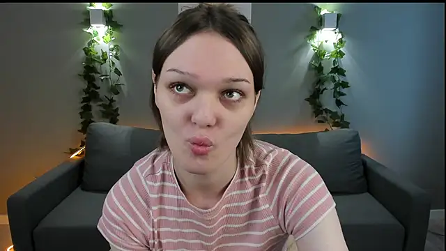 emiliarouds online show from December 4, 11:02 am