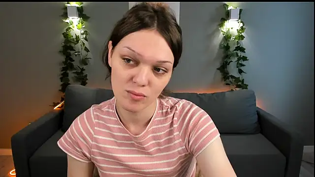 emiliarouds online show from December 6, 11:06 am