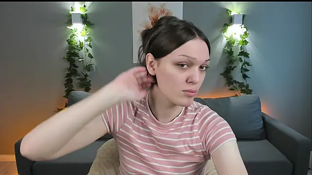 emiliarouds online show from December 9, 10:43 am