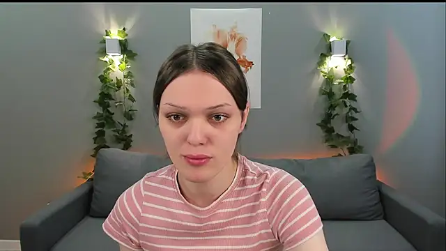 emiliarouds online show from December 12, 11:07 am