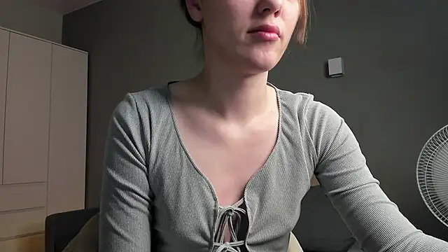 emiliarouds online show from January 31, 8:33 pm