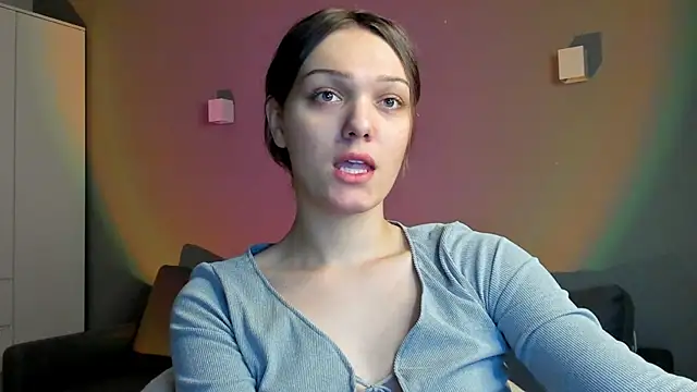 emiliarouds online show from February 4, 7:00 pm