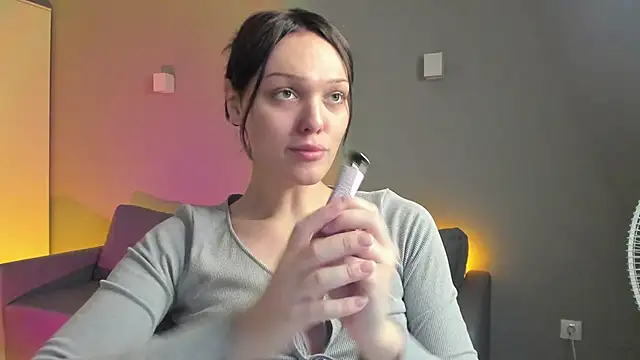 emiliarouds online show from February 9, 8:45 pm