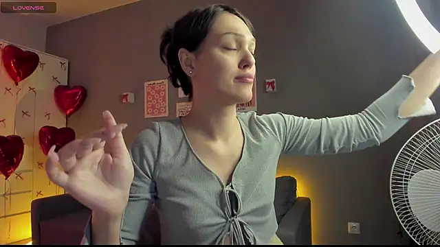 emiliarouds online show from February 12, 9:22 pm