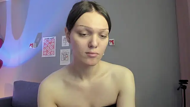 emiliarouds online show from February 22, 8:20 pm