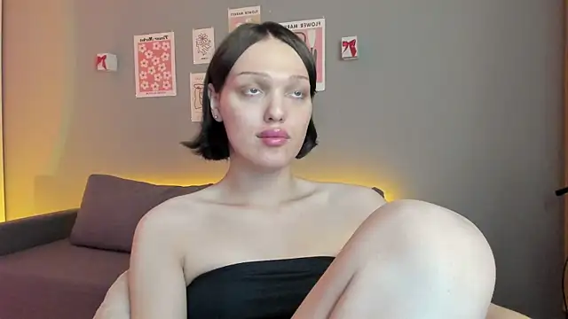 emiliarouds online show from February 25, 8:09 pm