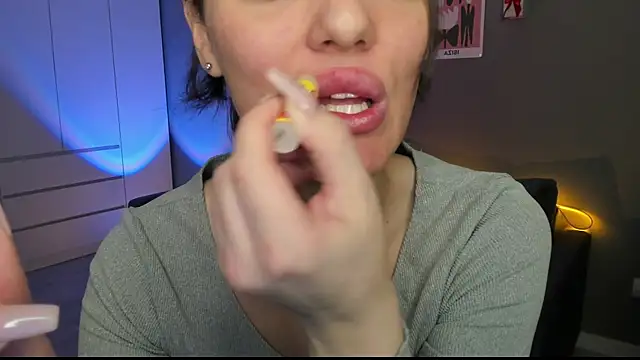 emiliarouds online show from March 2, 8:03 pm