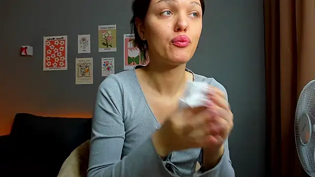 emiliarouds online show from March 12, 1:19 pm