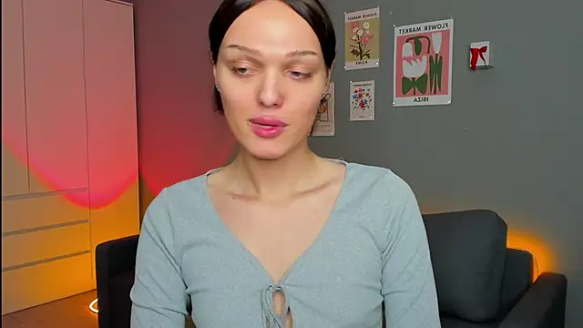 emiliarouds online show from March 19, 8:54 pm