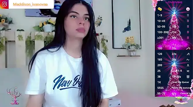 Madisson Ivanova online show from December 7, 3:36 pm