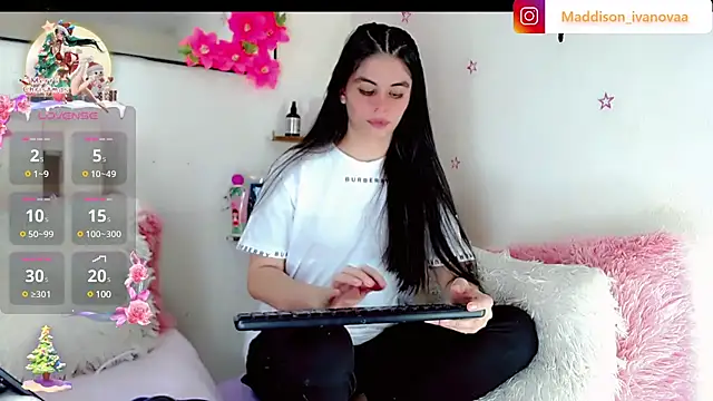 Madisson Ivanova online show from December 19, 4:56 am
