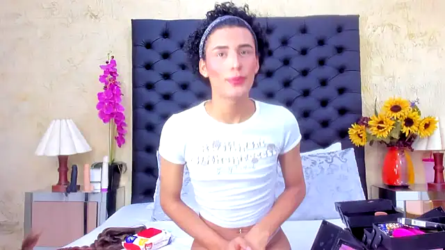 NahomiWhitel online show from October 23, 4:00 pm