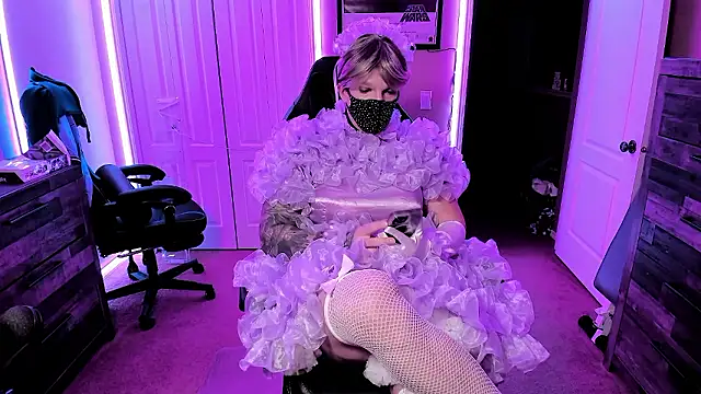 Sissydream123 online show from December 5, 9:00 am