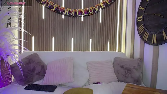 Aniie Doll online show from October 28, 8:39 pm