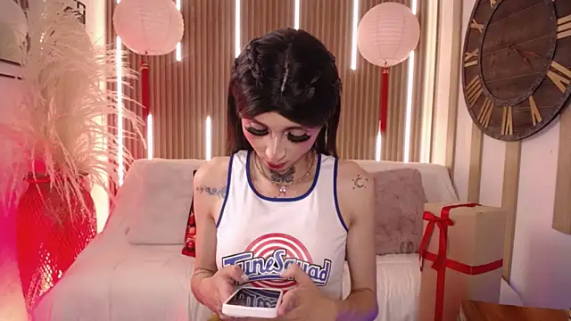 Aniie Doll online show from December 20, 9:21 pm