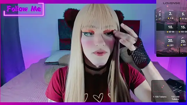 Snapshot of Kirmyy_ chatting on December 16, 10:56 pm Kirmyy  online show from December 16, 10:56 pm