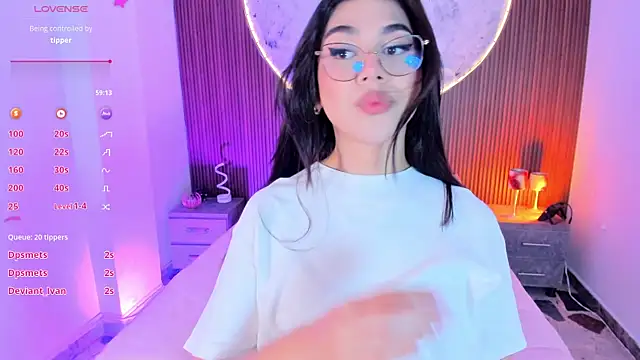 RoseCassie online show from June 5, 2:01 pm
