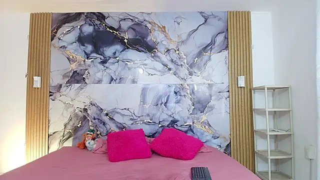 Mariana 16  online show from February 14, 8:05 pm