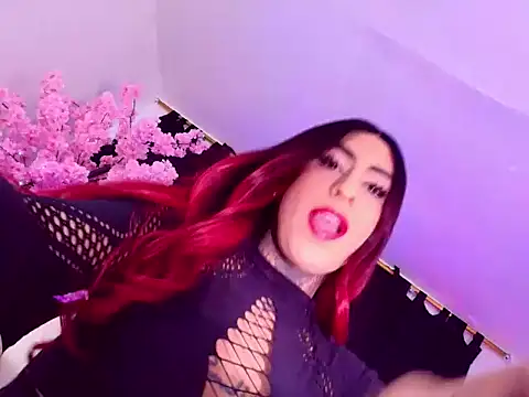 latexgoddes online show from June 25, 7:34 am