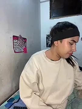 Katia-Roux online show from February 13, 8:06 am
