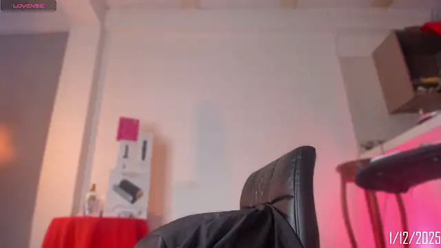 Chloe cooperr online show from December 2, 7:50 pm