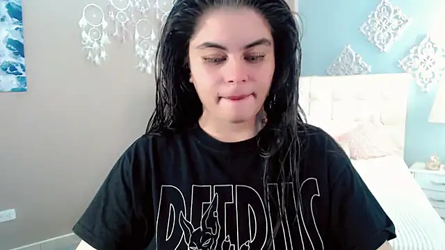 maddissonivanova online show from January 14, 7:23 pm