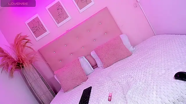 ANNIE DOLCE  online show from November 10, 10:33 pm