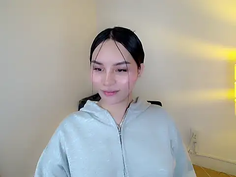 holly tabby online show from May 24, 7:44 pm