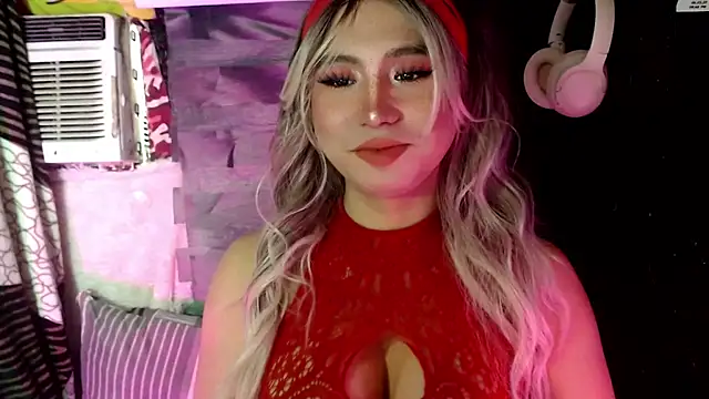 UrhotlucyTS online show from October 24, 5:56 am