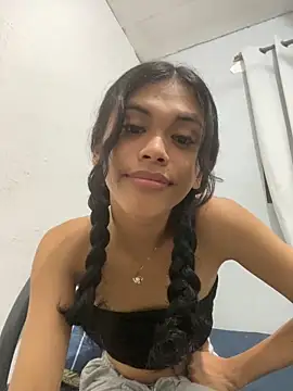 urcurlydiva online show from October 22, 9:00 am