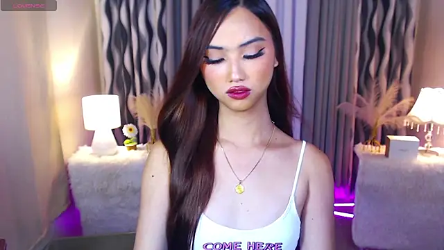 Kiah Wyatt online show from November 6, 5:51 am