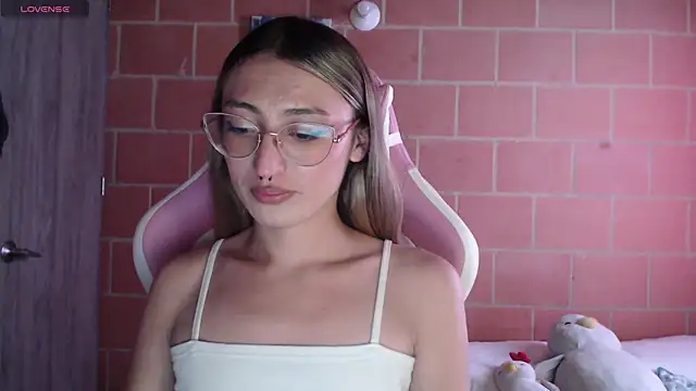 Snapshot of Andrea_camilaaa chatting on September 10, 5:12 pm Andrea camilaaa online show from September 10, 5:12 pm