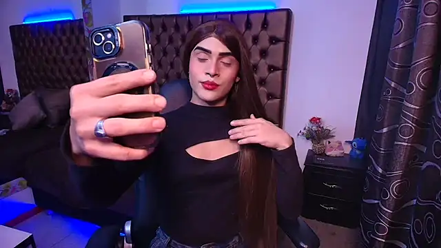 lailahdark online show from May 14, 4:22 am