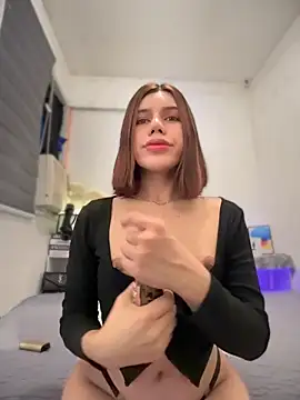 naughtyandreaxx online show from April 7, 7:04 pm