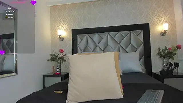 Layla Mackenzie online show from January 14, 3:48 am