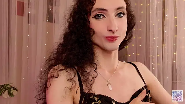 Snapshot of Queen_of_tease chatting on October 21, 6:42 pm Queen of tease online show from October 21, 6:42 pm