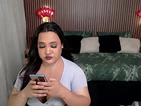 Snapshot of Hotcum_ella chatting on October 23, 1:31 am Hotcum ella online show from October 23, 1:31 am