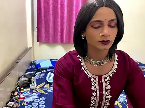 LuvLayla online show from November 1, 4:48 pm