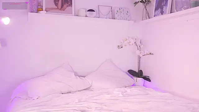 sweettener  online show from October 3, 1:11 pm