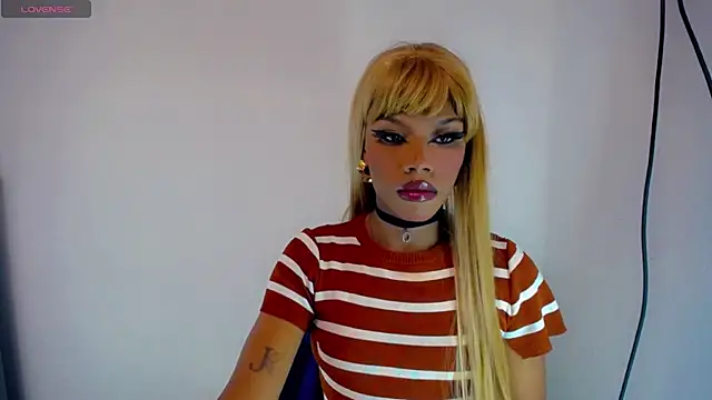 Snapshot of TheBlackwidows chatting on September 15, 8:03 pm TheBlackwidows online show from September 15, 8:03 pm