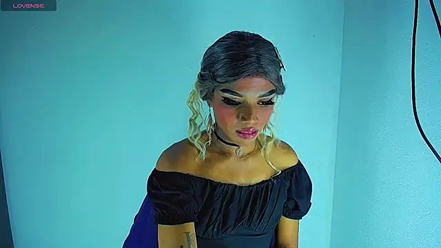 Snapshot of TheBlackwidows chatting on September 22, 7:24 am TheBlackwidows online show from September 22, 7:24 am