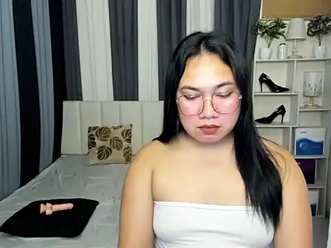 TsUncutKaren online show from March 3, 5:47 am