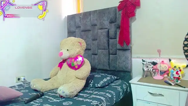 Charlotte Landry   online show from December 21, 3:29 pm