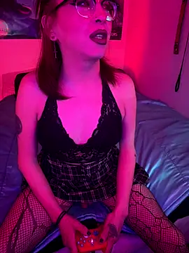 MiniMonroe online show from December 16, 1:05 pm