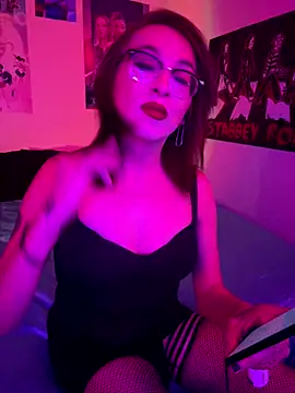 MiniMonroe online show from December 19, 7:02 am