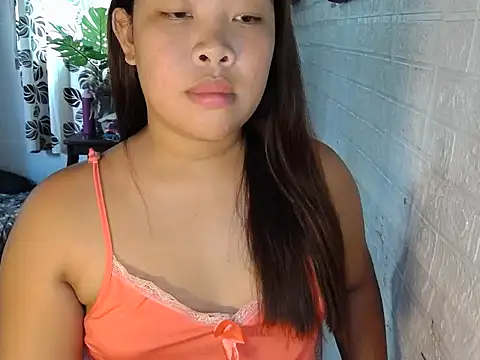 prettyoliviax online show from October 17, 1:09 am